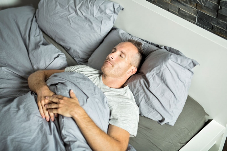 4 Tips for Sleeping With a Fractured Pelvis